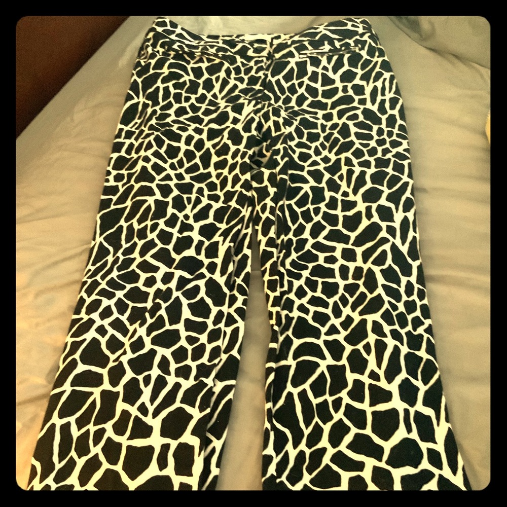 Fun Ladies Giraffe Print Capri pants!